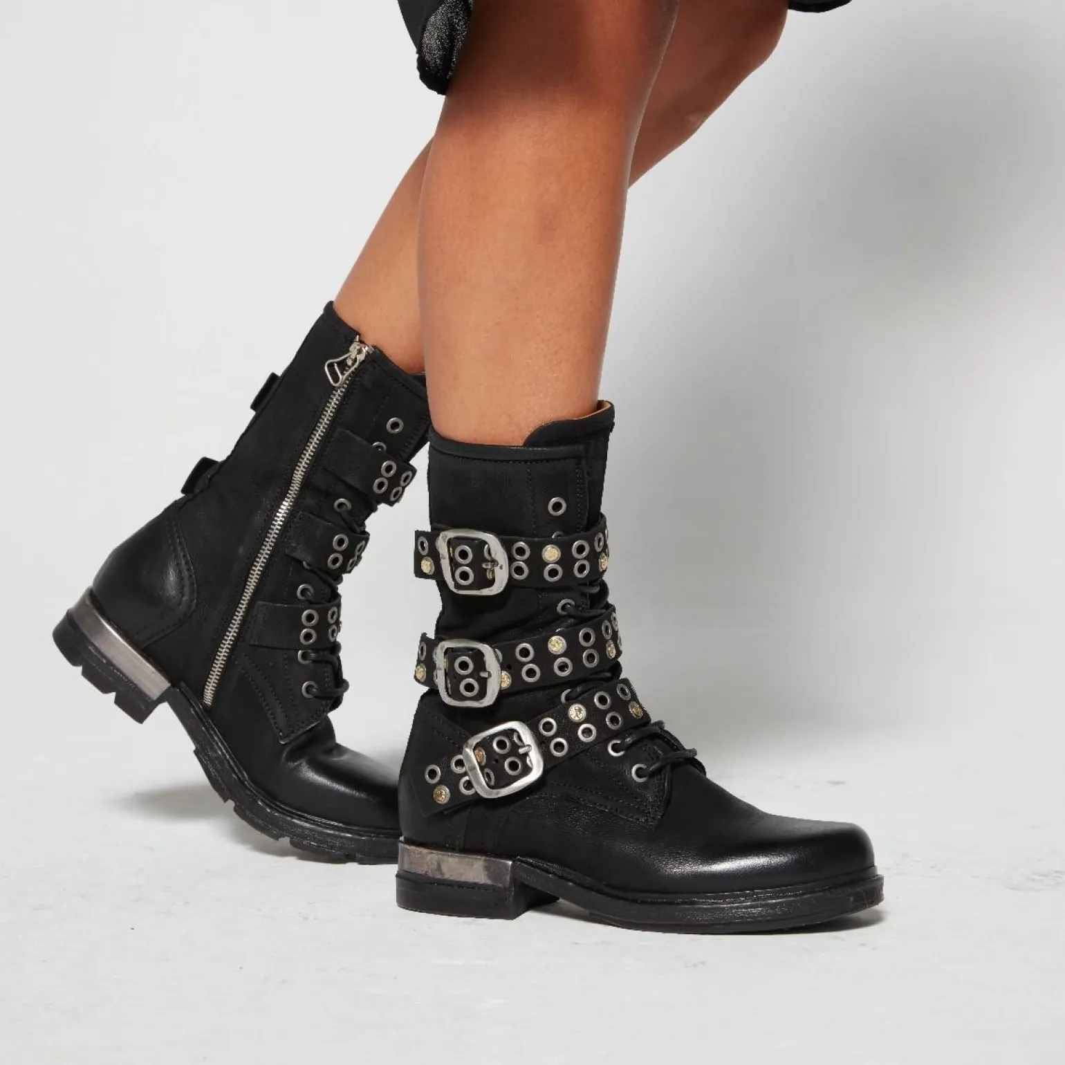 STIEFELETTEN ATTALLA