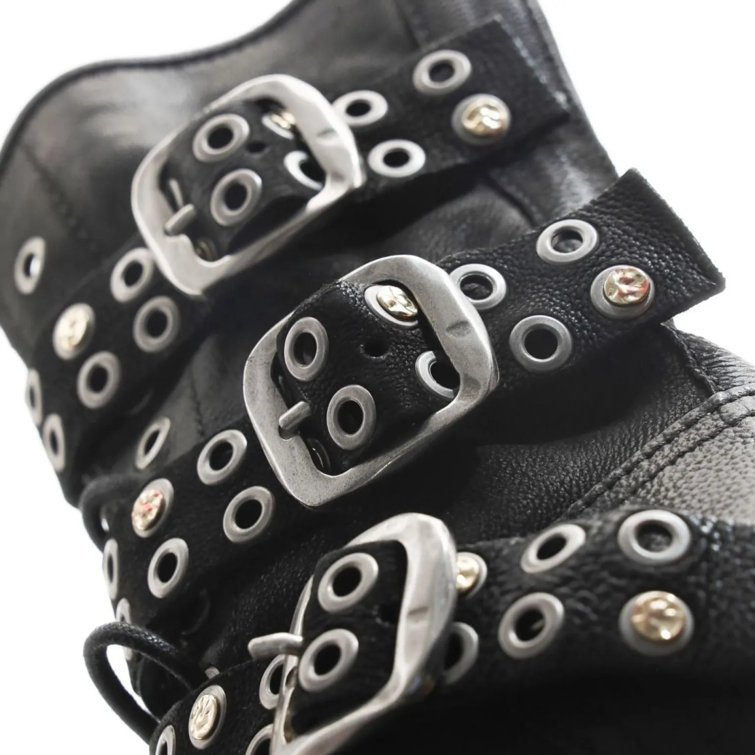 STIEFELETTEN ATTALLA