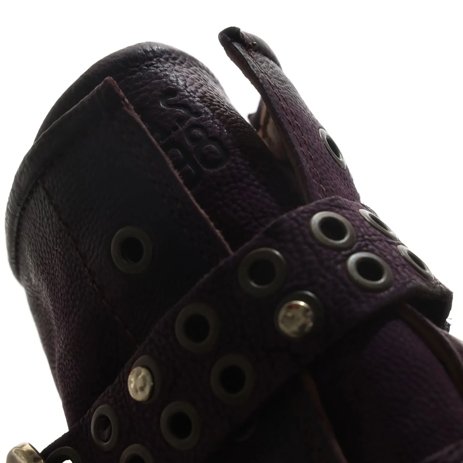 STIEFELETTEN ATTALLA