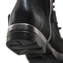 STIEFELETTEN ATTALLA