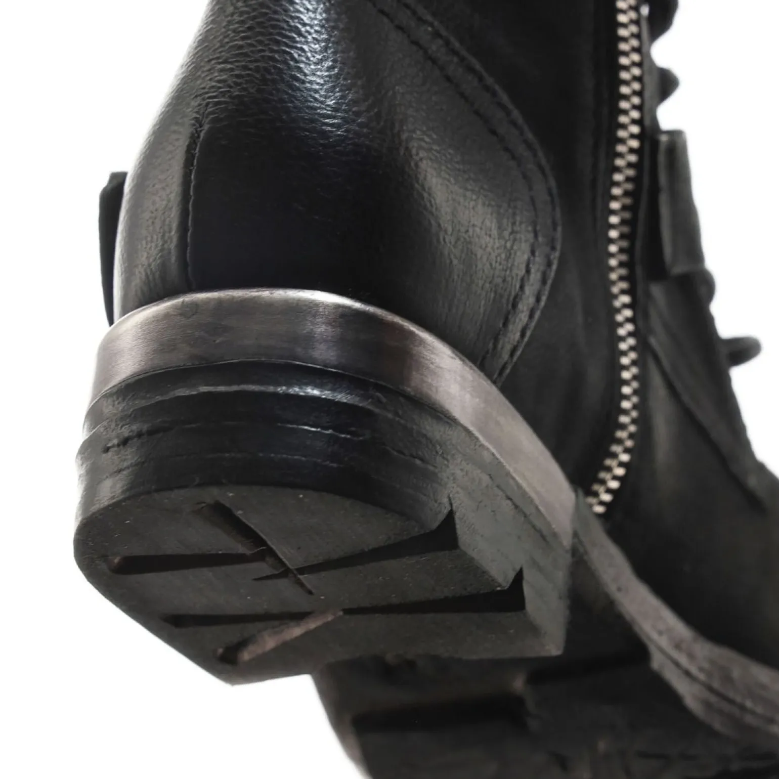 STIEFELETTEN ATTALLA