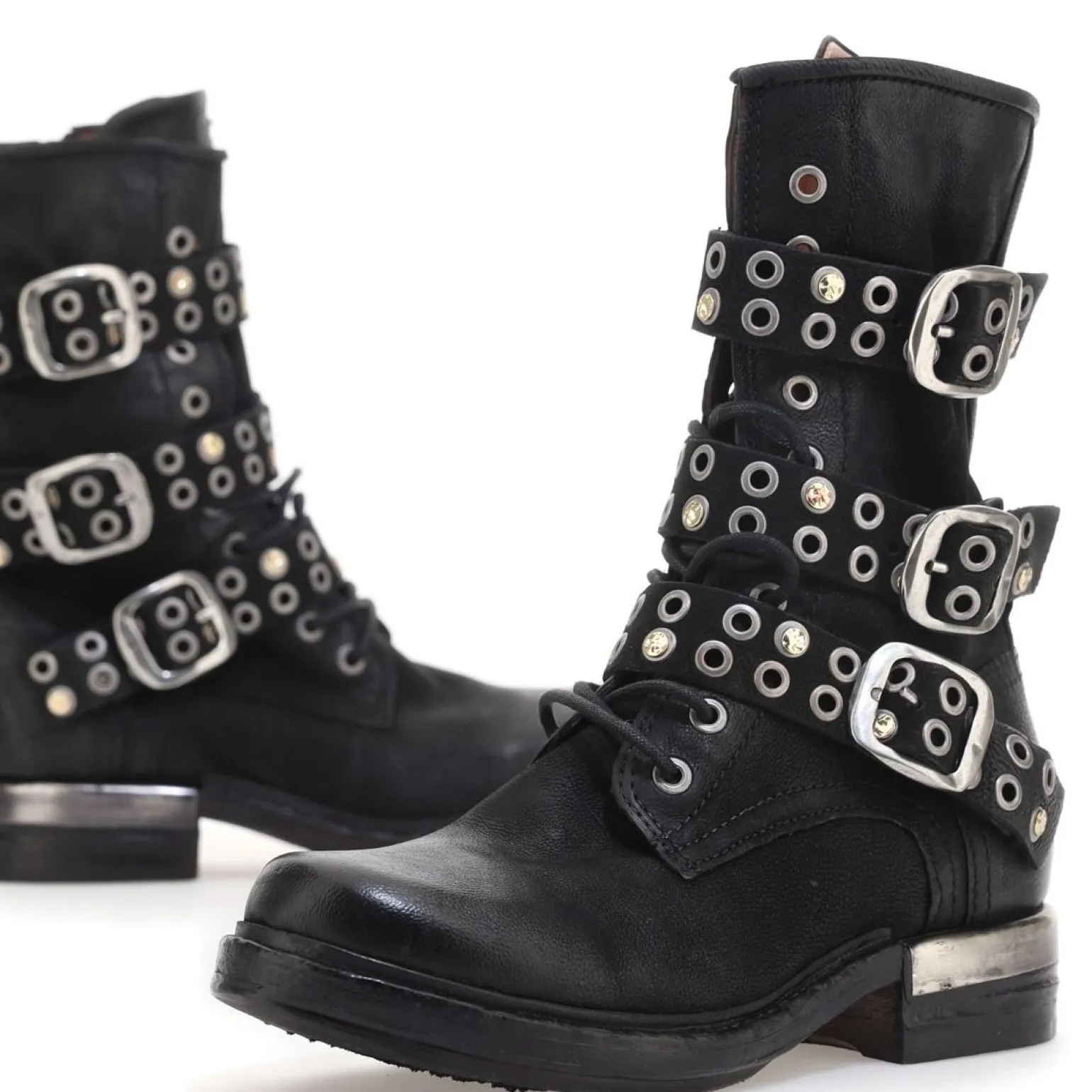 STIEFELETTEN ATTALLA