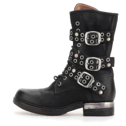 STIEFELETTEN ATTALLA