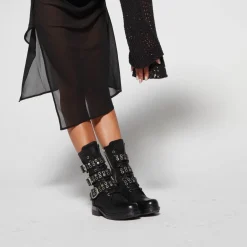 STIEFELETTEN ATTALLA