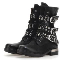 STIEFELETTEN ATTALLA