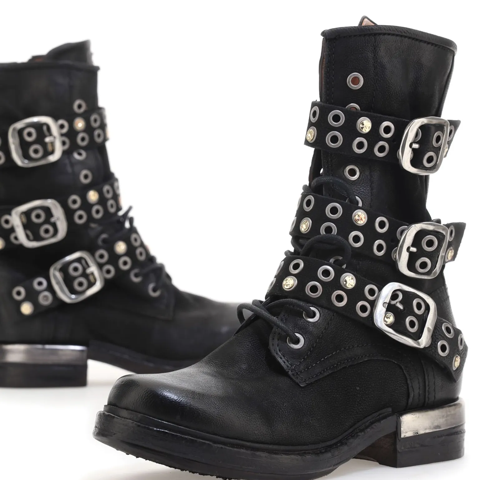 STIEFELETTEN ATTALLA