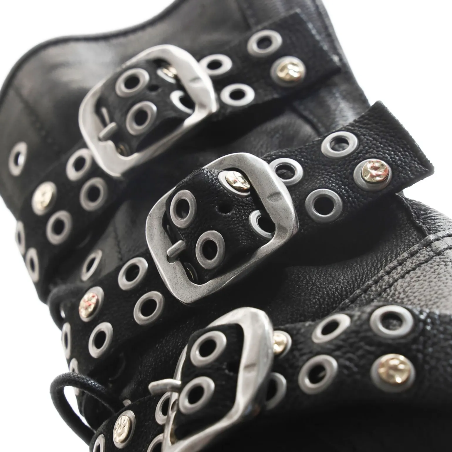 STIEFELETTEN ATTALLA