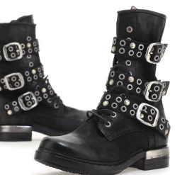 STIEFELETTEN ATTALLA