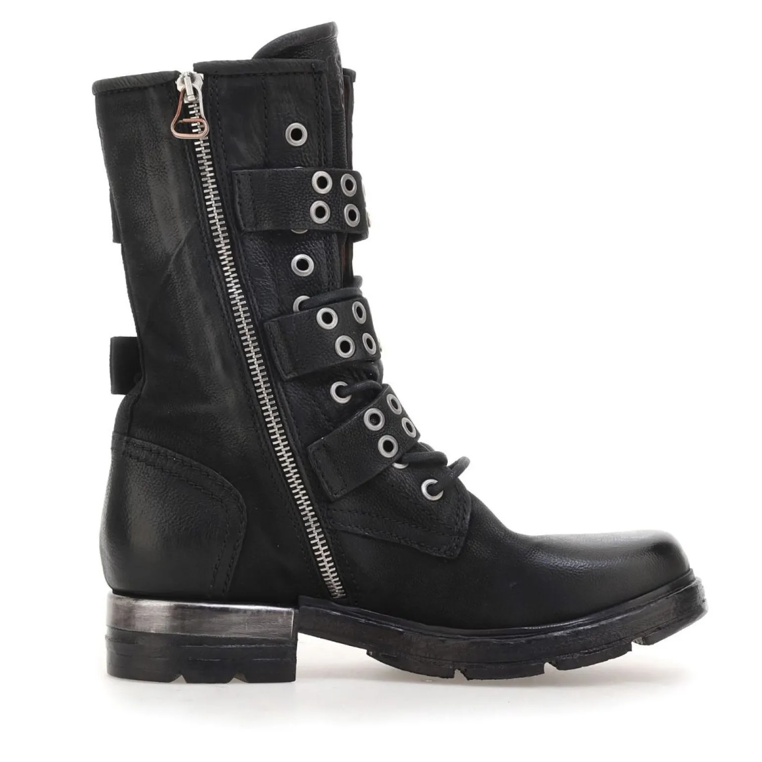 STIEFELETTEN ATTALLA