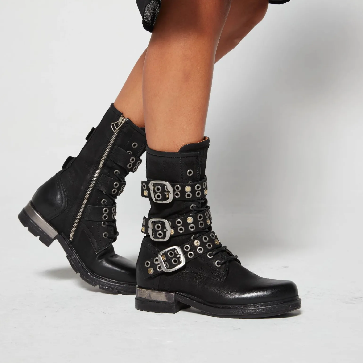 STIEFELETTEN ATTALLA