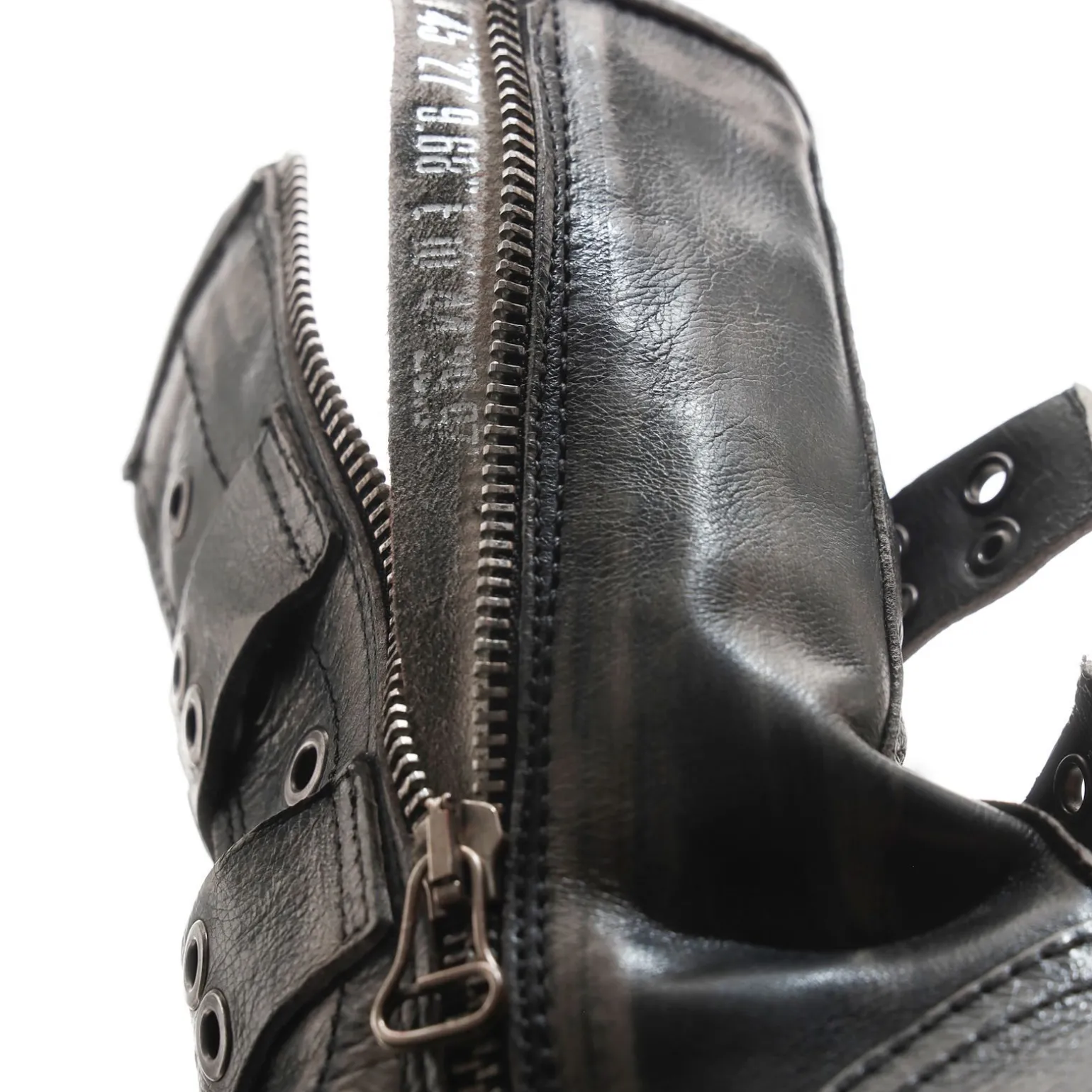 STIEFELETTEN ATTALLA