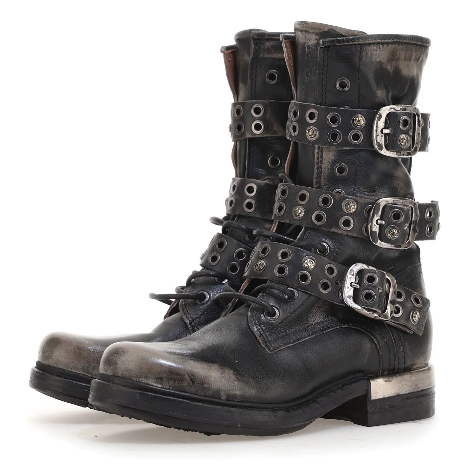 STIEFELETTEN ATTALLA